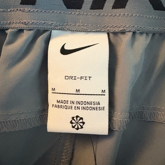 Nike Men's Light Gray Athletic Shorts - Picture 3 of 5